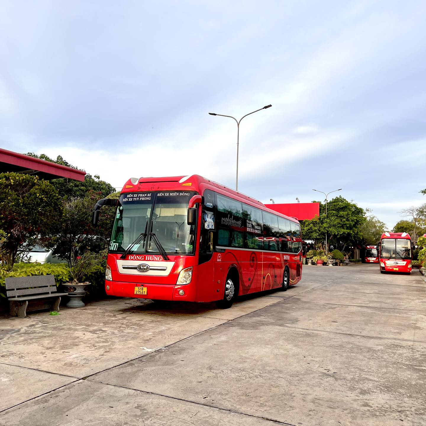 Nhà xe Đông Hưng